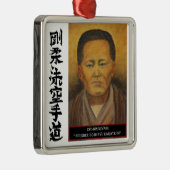 Ornement Carré Argenté Chojun Miyagi (Droite)