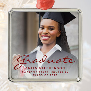 Ornement Carré Argenté Classe photo de 2025 Graduation Burgundy Script