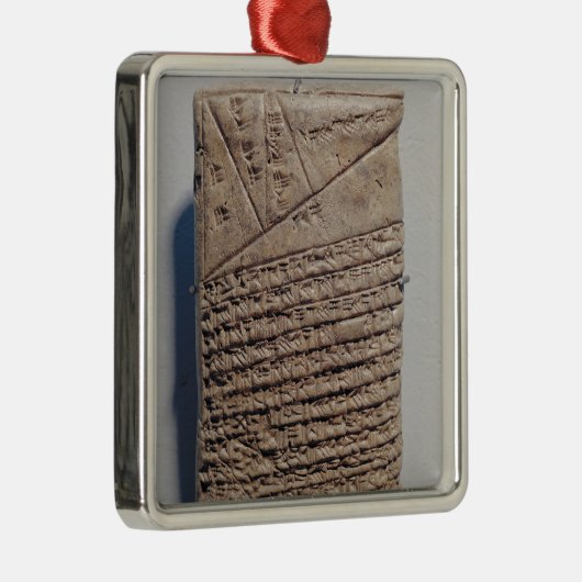 Ornement Carré Argenté Comprimé avec quatorze lignes d'un texte (Droite)