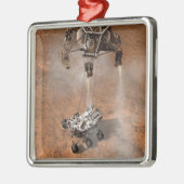 Ornement Carré Argenté Curiosity Arrivant Sur La Surface Martienne. (Gauche)