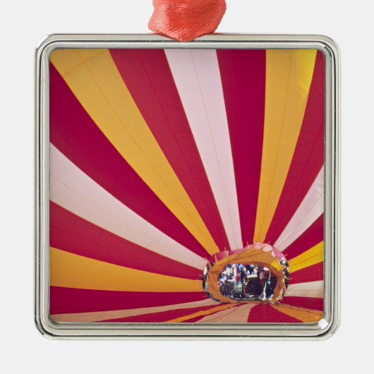 Ornement Carré Argenté Des gens remplissent une montgolfière, Fort Collin (Devant)