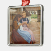 Ornement Carré Argenté Deux Filles avec Needlework assis dans une ferme (Gauche)