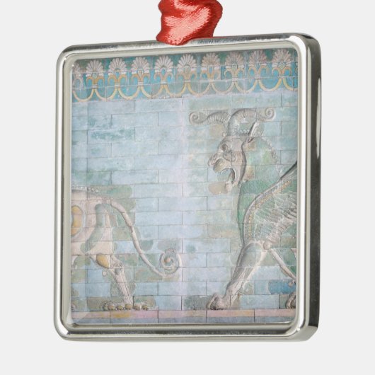 Ornement Carré Argenté Deux griffons à ailes, du palais de (Gauche)