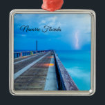 Ornement Carré Argenté Éclair À Navarre Beach Pier Ornament<br><div class="desc">Ornement montrant une autre tempête de foudre au-dessus du golfe du Mexique, océan Atlantique. J'ai bravé une promenade sur le Navarre Beach Fishing Pier pour capturer un peu de la foudre et voici un de mes clichés de chance. Vous recherchez plus d'impressions ou de produits ? N'hésitez pas à visiter...</div>