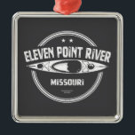 Ornement Carré Argenté Eleven Point River Missouri Kayak<br><div class="desc">La rivière sauvage et Pittoresque nationale Eleven Point est un tronçon de 70 kilomètres protégé par le gouvernement fédéral de la rivière Eleven Point dans les montagnes Ozark dans le sud du Missouri, désigné en 1968 pour sa nature à écoulement libre, son eau propre et ses valeurs remarquables comme la...</div>