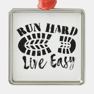 Ornement Carré Argenté Exécutez dur, en direct facile