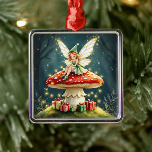 Ornement Carré Argenté Fée de Noël sur le toit d'un cottage champignon Co