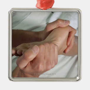 Ornement Carré Argenté Femme recevant le massage 2 de pied