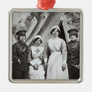 Ornement Carré Argenté Femmes à la guerre, 1914-18