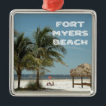 Ornement Carré Argenté Fort Myers Beach Floride<br><div class="desc">Fort Myers Beach,  Floride,  photo de scène de plage avec palmiers et une cabane de tiki représente cette belle ville tropicale. Le nom "Fort Myers Beach" est inclus dans une police de plage amusante.</div>