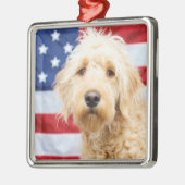 Ornement Carré Argenté Goldendoodle avec drapeau américain (Gauche)