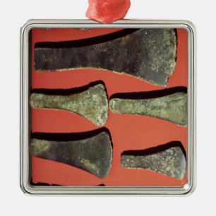 Ornement Carré Argenté Haches plates, préhistoriques