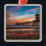 Ornement Carré Argenté Huntington Beach Pier au coucher du soleil<br><div class="desc">Huntington Beach Pier au coucher du soleil</div>
