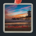 Ornement Carré Argenté Huntington Beach Pier au coucher du soleil<br><div class="desc">Huntington Beach Pier au coucher du soleil</div>