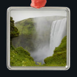 Ornement Carré Argenté Islande. La cascade de Skogarfoss plonge sur un<br><div class="desc">La cascade de Skogarfoss en Islande plonge sur une falaise volcanique � Don Grall / Jaynes Gallery / DanitaDelimont.com</div>