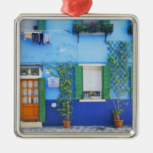 Ornement Carré Argenté Italie, Burano. Une maison colorée à Burano près