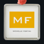 Ornement Carré Argenté Joli Monogramme Jaune Blanc Votre Nom<br><div class="desc">Pensez-vous qu'il est difficile de choisir un design en fonction de votre personnalité et de vos goûts ? Peut-être que ce design rend votre travail plus facile. Regardez encore,  c'est certainement ce que vous cherchez.</div>