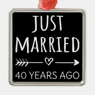 Ornement Carré Argenté  Just Married 40 Years Ago I