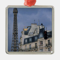 La France, Paris, Tour Eiffel derrière le train de