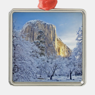 Ornement Carré Argenté La lumière du lever du soleil frappe El Capitan à