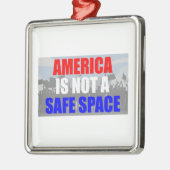 Ornement Carré Argenté L'Amérique n'est pas un espace sûr (Gauche)