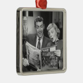 Ornement Carré Argenté Magazine de lecture de couples (Droite)