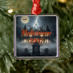 Ornement Carré Argenté Maison d'Halloween avec Frankie, gris foncé