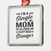 Ornement Carré Argenté Maman célibataire beaucoup plus forte (Gauche)