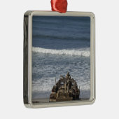 Ornement Carré Argenté Marines anticipent l'arrivée (Droite)