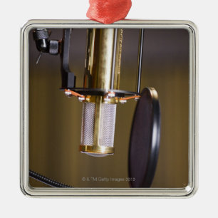 Ornement Carré Argenté Microphone dans le studio