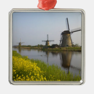 Ornement Carré Argenté Moulins à vent le long du canal à Kinderdijk,