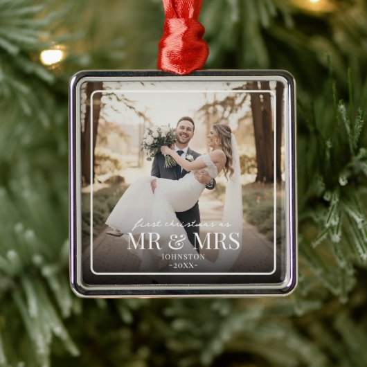 Ornement Carré Argenté Mr & Mrs First Chirstmas Boarder Custom Photo (Arbre)