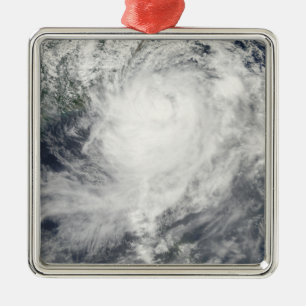 Ornement Carré Argenté Ouragan Morakot au-dessus de Taïwan
