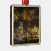 Ornement Carré Argenté Palmiers et CBD à la nuit, Sydney, Nouvelle-Écosse (Droite)