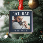 Ornement Carré Argenté Photo Russe Personnalisée Chat Papa<br><div class="desc">Cet ornement personnalisé fait un cadeau de Noël mémorable pour un parent animal de compagnie spécial. Design présente une photo préférée avec "Cat Dad" ci-dessus en lettres rustiques. Personnalisez avec l'année où il est devenu un père de fourrure sous,  ou ajoutez un message ou un nom personnalisé.</div>