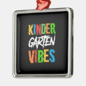 Ornement Carré Argenté Professeur Kinder Garten Vibes (Gauche)
