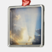 Ornement Carré Argenté Rayons de lumière brillant par les nuages (Gauche)