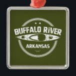 Ornement Carré Argenté Rivière Buffalo, Arkansas<br><div class="desc">La rivière Buffalo National,  qui coule librement sur 135 milles,  est l'une des rares rivières non endommagées des 48 états inférieurs. Ce grand design a un kayak en texte en détresse.</div>