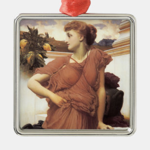 Ornement Carré Argenté Sensuellement belle femme à la fontaine