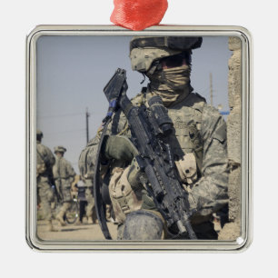 Ornement Carré Argenté Soldat armé d'un MK-48