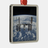 Ornement Carré Argenté Station spatiale internationale en orbite (Droite)