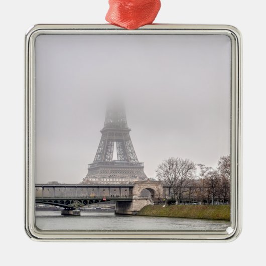 Ornement Carré Argenté Tour Eiffel et pont Bir-hakeim par jour de brumes (Devant)