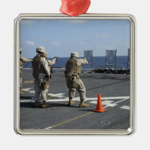 Ornement Carré Argenté Train de policiers militaires avec le Berretta M9