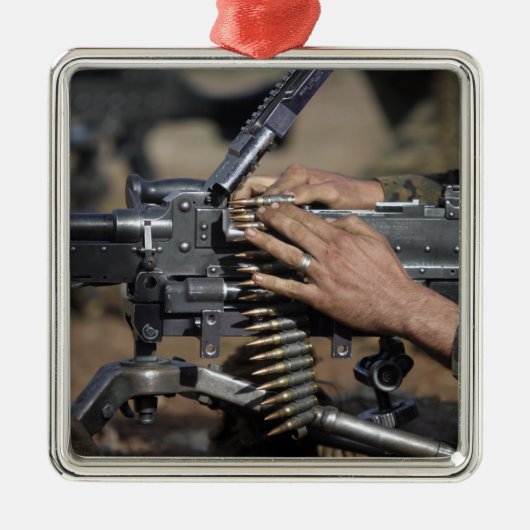 Ornement Carré Argenté Un Marine charge une mitrailleuse M-240G (Devant)