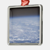 Ornement Carré Argenté Une vue oblique de l'atmosphère terrestre (Gauche)