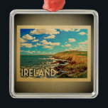 Ornement Carré Argenté Vintage voyage d'ornement d'Irlande<br><div class="desc">Un ornement irlandais de style vintage cool avec la côte irlandaise avec des falaises profondes,  l'océan et le ciel bleu.</div>