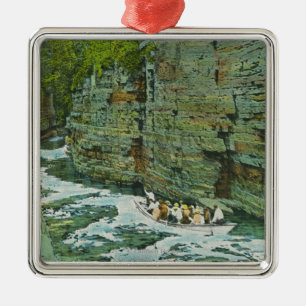 Ornement Carré Argenté Vue de bateau commençant en bas de la canalisation