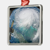 Ornement Carré Argenté Vue De L'Ouragan Dorian. (Gauche)