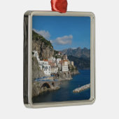 Ornement Carré Argenté Vue éloignée d'Atrani sur la côte d'Amalfi (Droite)