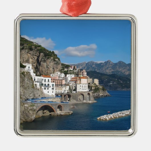 Ornement Carré Argenté Vue éloignée d'Atrani sur la côte d'Amalfi (Devant)